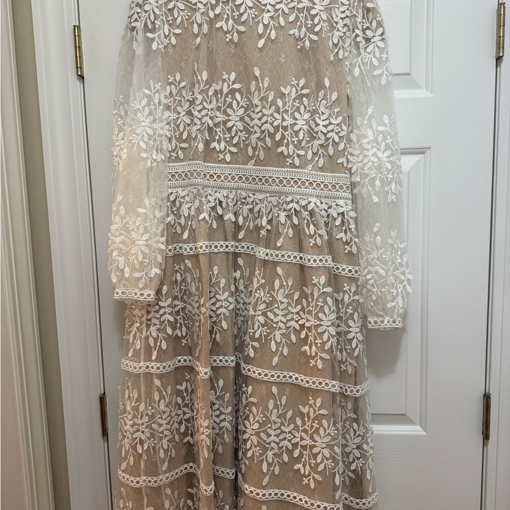 Ivy City Co White and Tan Floral Lace Dress